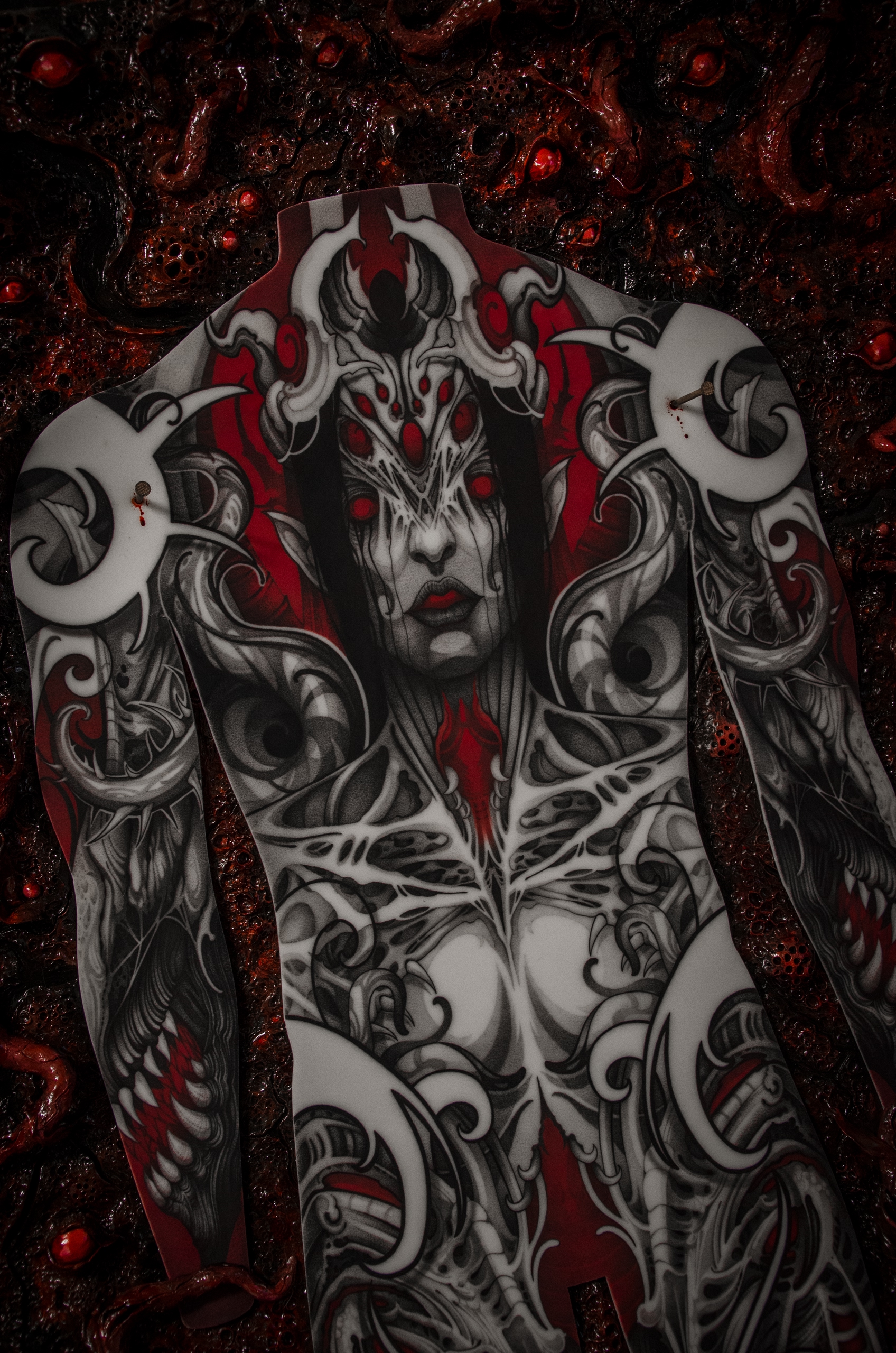 ЧИСТАЯ ФОРМА: Большое тату на искусственной коже